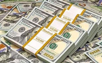   أسعار الدولار.. استقرار نسبي في سعر الصرف داخل البنوك