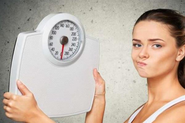7 عادات يومية تسبب ثبات الوزن وكيفية التخلص منها فورا