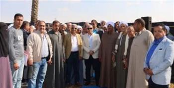   الإسماعيلية.. محافظ يلتقي أهالي عين غصين والضبعية لتطوير الخدمات