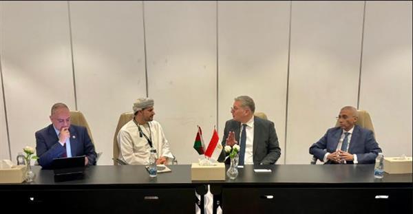 وزير البترول يبحث مع أوكيو العمانية مساهمة بتروجت في تنفيذ مشروع نقل الغاز الطبيعي