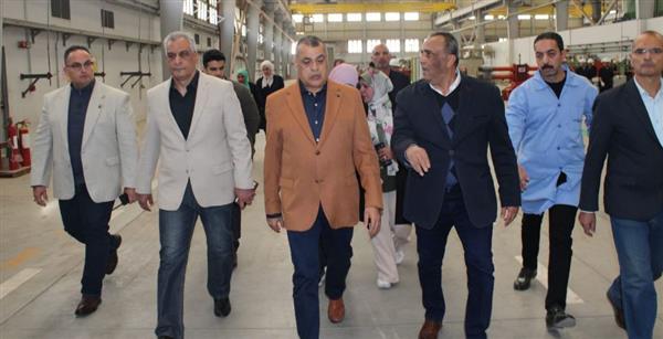 جولة تفقدية مفاجئة لوزير الإنتاج الحربي بشركة حلوان للصناعات غير الحديدية