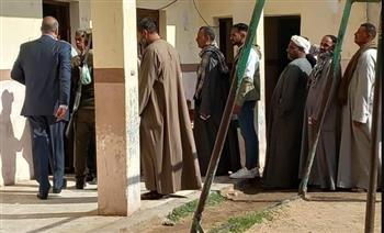   مواطنو المنيا يتوافدون إلى اللجان مع فتح باب التصويت في انتخابات مجلس النواب