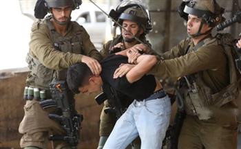   الاحتلال يعتقل 100 فلسطيني بالضفة ويحقق معهم ميدانيا