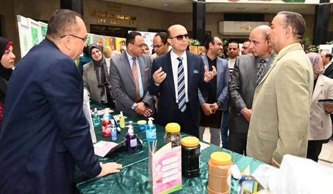 المنشاوي يفتتح معرض "التدوير البيئي المستدام" 