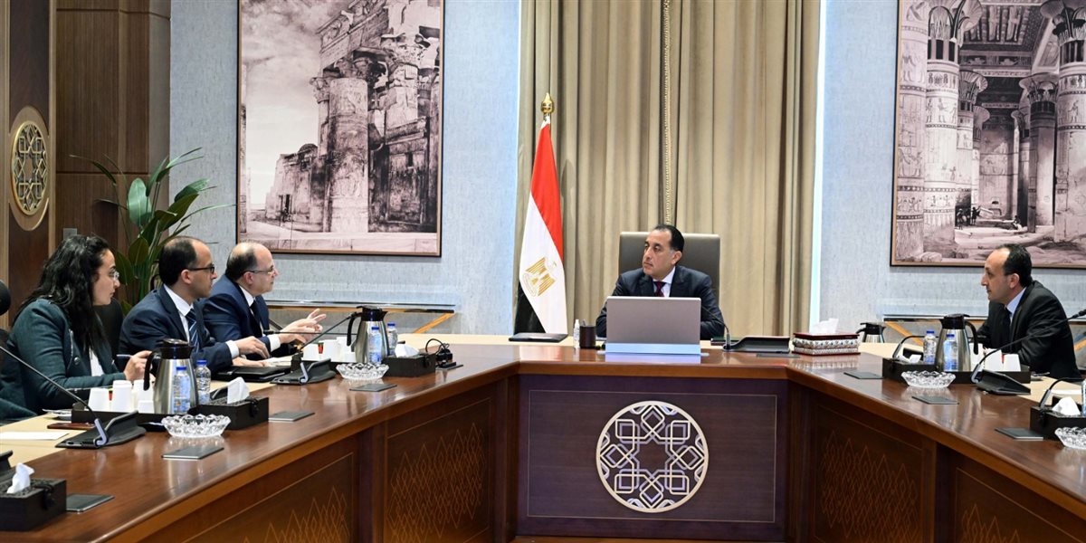 مدبولي يلتقي رئيس هيئة الدواء لاستعراض مشروع التتبع الدوائي الوطني