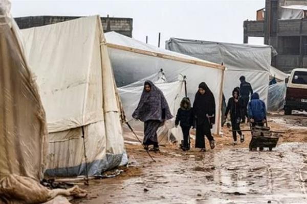 "الأونروا": الأمطار تفاقم معاناة النازحين وتغرق عشرات الخيام في غزة