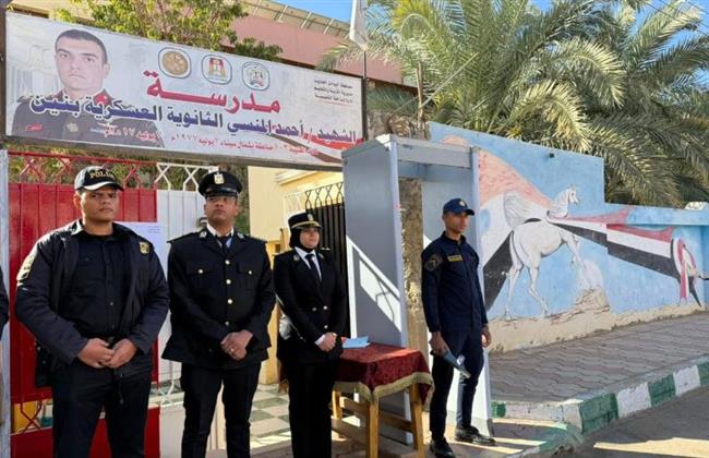 انتظام التصويت في مدرسة الشهيد أحمد المنسي بمركز الداخلة لانتخابات الدوائر الملغاة