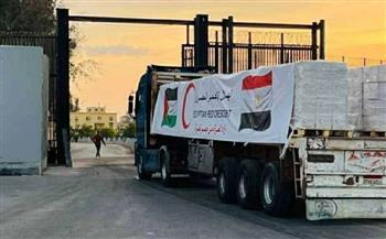 الهلال الأحمر المصري يدفع بـ 9,800 طن مساعدات إنسانية عبر قافلة «زاد العزة» الـ 92 إلى غزة