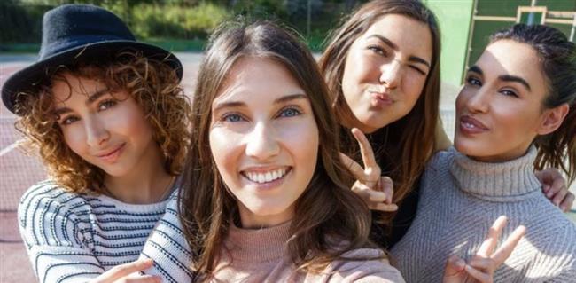 صداقات أول سنة جامعة.. علاقات مؤقتة وضغوط نفسية وتحديات السوشيال ميديا