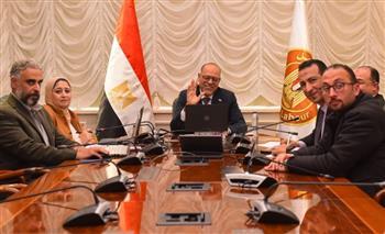 وزير العمل يشهد عبر "الفيديو كونفرانس" تسليم 405 عقد عمل لذوي الهمم