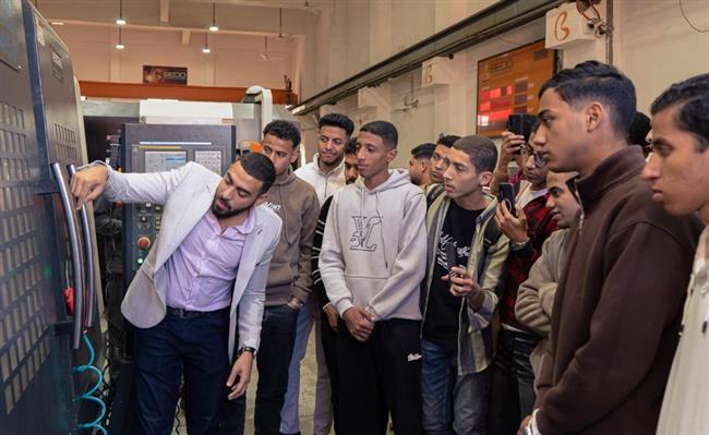 كلية الهندسة بجنوب الوادي الأهلية تنظم رحلة علمية إلى الشركة المصرية