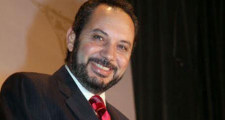 كمال أبو رية عن كواليس مسلسل أم كلثوم:  حسن حسني عاد  مشهد أكثر من مرة بسبب طبق كحك