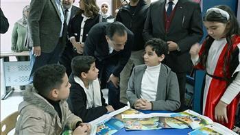 مدبولي يجري حوارًا مع الأطفال والطلاب بمكتبة مصر العامة في شبين القناطر