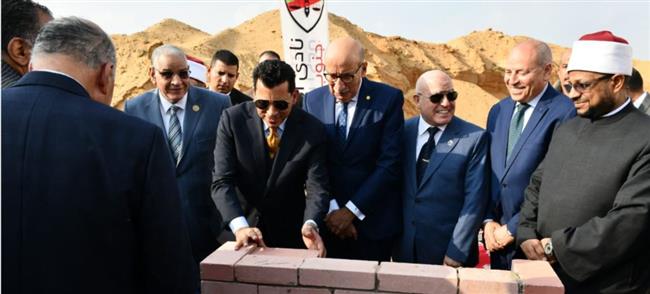 محافظ القاهرة ووزير الشباب يشهدان وضع حجر أساس أول مسجد لقضاة مصر