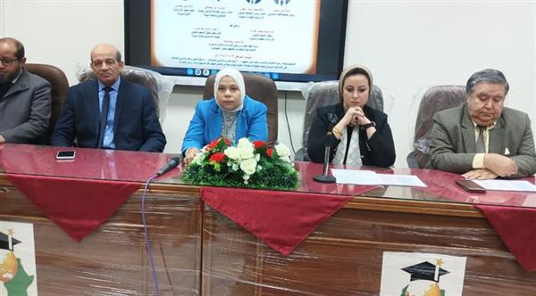 معهد الدراسات الأفروآسيوية بجامعة قناة السويس يناقش قضايا الإنسان والبيئة