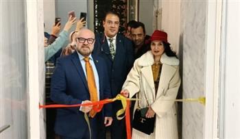 قنصل إيطاليا بالأسكندرية يفتتح معرضا فنيا ويثمن التاريخ الفني والمعماري الثغر