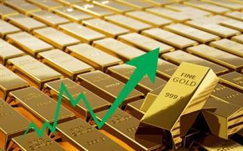 الذهب يواصل الصعود مدعومًا بتراجع الدولار وترقب بيانات أمريكية مؤثرة