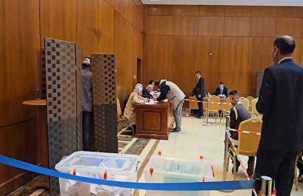 سفير مصر لدى عمان: إقبال الجالية المصرية على انتخابات النواب جيد ويعكس وعيهم