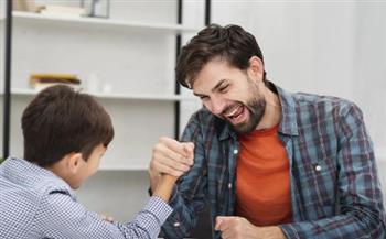   التربية مقابل التحكم.. كيف تبني علاقة صحية مع الطفل وتعزز ثقته بنفسه