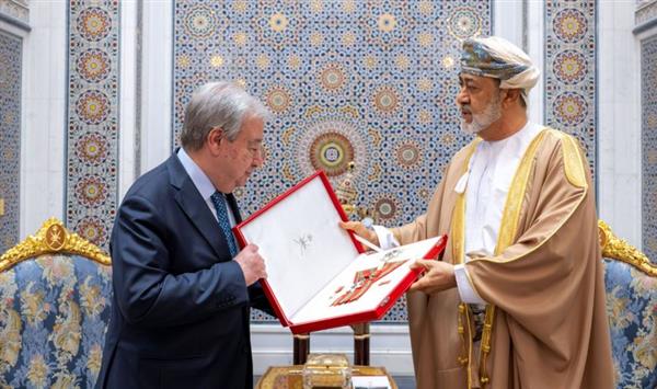 سُّلطان عُمان يمنح وسامًا من الدرجة الأولى للأمين العام للأمم المتحدة