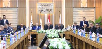   وزير التعليم العالي يترأس اجتماعاً للمجلس الأعلى للمعاهد الخاصة ببني سويف