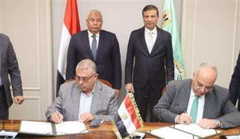 وزير الزراعة ومحافظ الوادي الجديد يشهدان اتفاقًا لحماية مركز الحرير