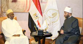   وزير الأوقاف يلتقي مفتي جزر القمر على هامش مؤتمر الإفتاء الدولي