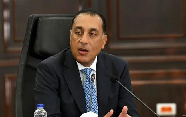 مدبولي يهنئ الرئيس عبد الفتاح السيسي بمنحه وسام من "الفاو"