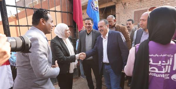 محافظ أسيوط يشهد انطلاق مبادرة "مصر في عيونا"