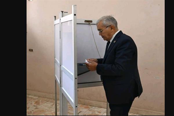 رئيس مجلس الشيوخ يدلي بصوته في جولة الاعادة لانتخابات مجلس النواب