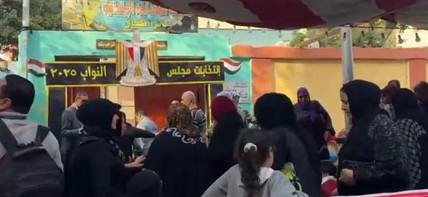 استمرار توافد الناخبين بالقاهرة للتصويت في انتخابات مجلس النواب