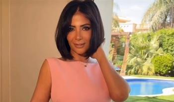   بعد أزمة فيلم "الست".. منى زكي تعيش صراع تعدد الزوجات في "طالع نازل"
