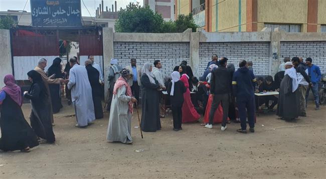 توافد الناخبين بلجان صفط تراب بطنطا للتصويت في انتخابات مجلس النواب 