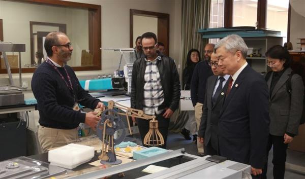 الجامعة الأمريكية بالقاهرة تستقبل وفد رفيع المستوى