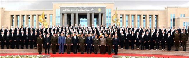 الأكاديمية العسكرية تحتفل بتخرج دورتين جديدتين من المعلمين ومديرى المدارس بعد إنتهاء فترة تأهيلهم  