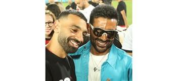 أحمد سعد يهدي محمد صلاح أغنية فخر العرب المصري ..فيديو