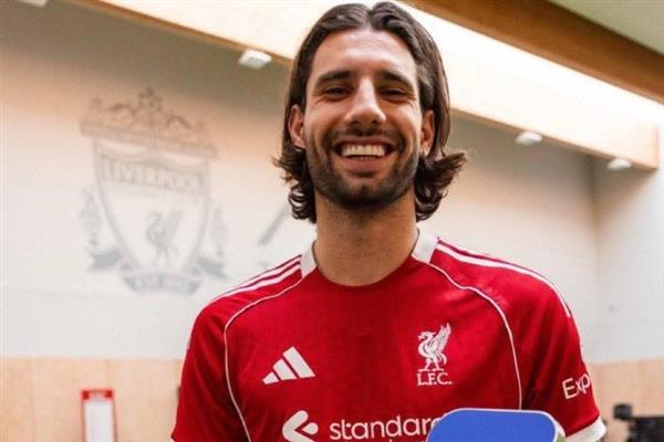 سوبوسلاي يفوز بجائزة الأفضل في شهر نوفمبر داخل ليفربول