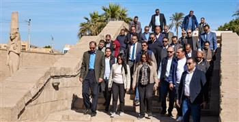   وزيرتا التخطيط والتنمية المحلية ومحافظ سوهاج يتفقدون قرية النساجين وميريت آمون