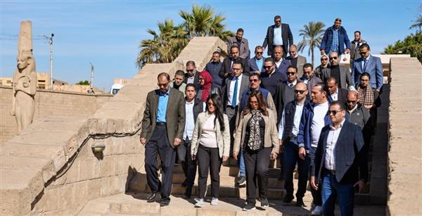 وزيرتا التخطيط والتنمية المحلية ومحافظ سوهاج يتفقدون قرية النساجين وميريت آمون
