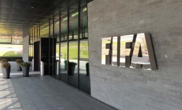 فيفا يقرر إيقاف القيد بـ15 ناديا سعوديا