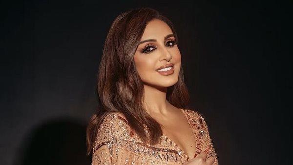 أنغام تدعو لتامر حسني خلال حفلها أمام الأهرامات