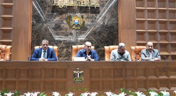 محافظ أسيوط يتابع استعدادات إعادة انتخابات النواب