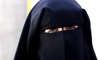   هل يجب على الفتاة طاعة أهلها في خلع النقاب؟