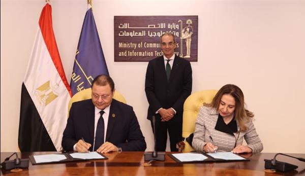 "الاتصالات" توقع لتنفيذ مشروعات التطوير  الرقمى لهيئة الاعتماد والرقابة الصحية