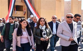   وزيرتا التخطيط والتنمية المحلية ومحافظ الأقصر يشهدون تسليم 100 وحدة سكنية