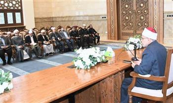 رئيس جامعة الأزهر محاضرًا لأئمة وعلماء ماليزيا المشاركين بمسجد مصر الكبير