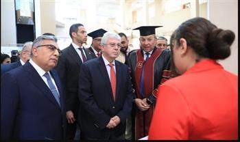 عاشور ومرزوق يشهدان حفل تخريج أول دفعة من خريجي جامعة المنصورة الجديدة الأهلية