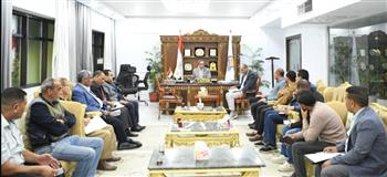   محافظ قنا يشدد على تأمين الطرق وتسريع التنفيذ بطريق قنا - الأقصر الزراعي