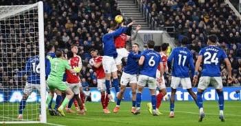   أرسنال يفوز 1-0 على ايفرتون ويعتلى صدارة الدورى الانجليزى