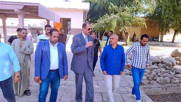 محافظ سوهاج يتفقد أعمال التطوير ويشدد على الانضباط بحي شرق